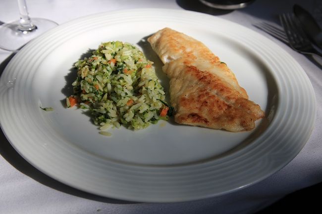 カレイのムニエル＆野菜入りﾘｿﾞｯﾄ・アイスクリーム＆パイナップル