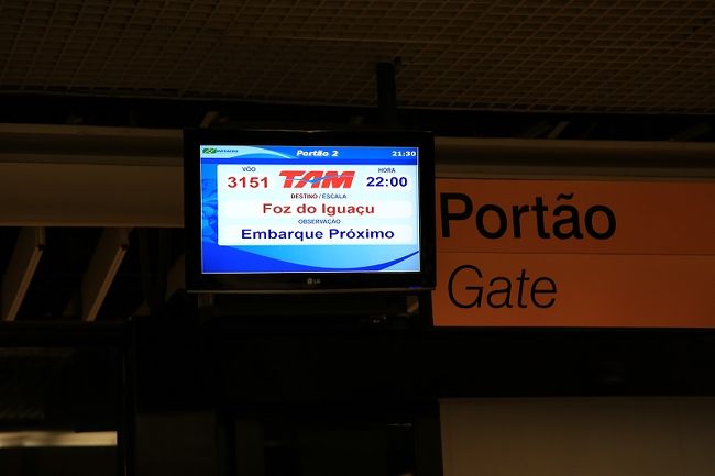 ○夕方、飛行機で移動<br />　リオデジャネイロ発〜クリチバ着・発〜イグアス着（泊）<br />