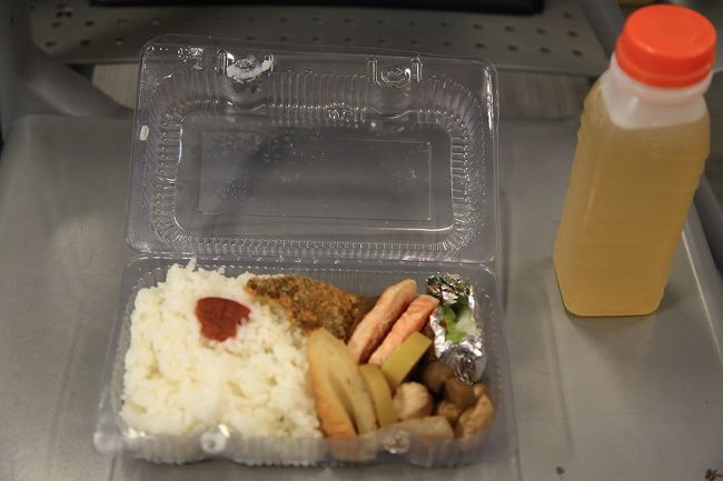 ○ホテルに23時ごろ着いたので、夕食は日本人が作った田舎弁当を食べました。おいしかったです。<br />日の丸弁当・野菜がたくさんの煮物・ビーフカツ・塩鮭・白菜の浅漬け・お茶<br />