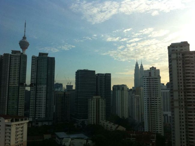 ホテルは、スイスガーデンレジデンスに一泊しました。<br />キッチン、ダイニングルーム、リビング、ベッドルームとあり、ふたりだけではもったいくらい広いお部屋でした。<br />眺望もとても良いです。<br />