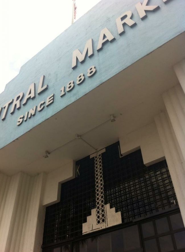 10時ごろチェックアウトし、荷物を預けて、まだ取れてないシンガポール行きのチケットを買いに行きました。<br /><br />日本で手配するより、高くついてしまったけど、一安心です。<br /><br />イポーに行く電車が13時発だったので、慌てながらもナショナルマーケットに行け、雑貨を買うことができました。<br />