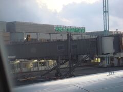 17時15分。約30分遅れで阿蘇くまもと空港に到着。