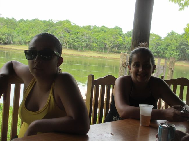 姪っ子ちゃんたち<br />　左・２２歳、右・１７歳<br />　　彼女たちの招待で、入場料１０へアイスは免除