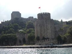 ルメリヒサル
1452年、コンスタンティノープルを攻略するために築いた要塞
海上封鎖のためアジアサイドにはアナドルヒサルが建築されている