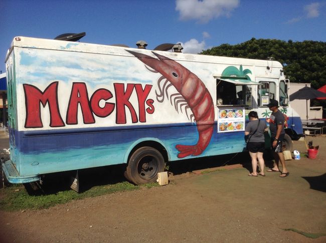 ランチが未だというと、食べたかったガーリックシュリンプのお勧め店<br />「マッキーズ」へ、これまた送迎してもらえました。