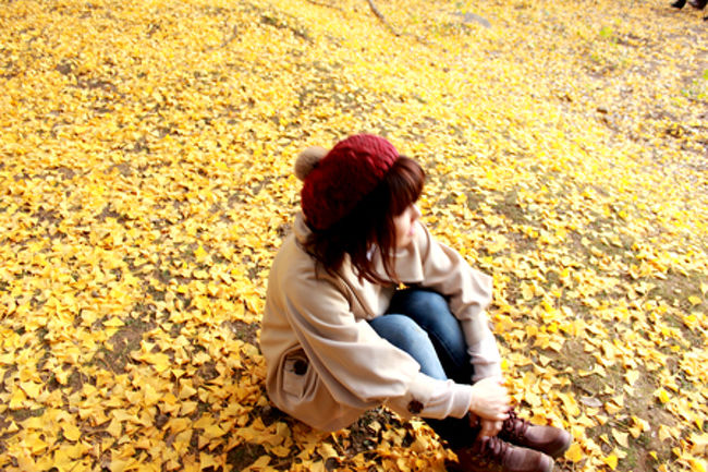 今回、たくさんこんな感じの写真が撮りたいっ!<br />っていうプリントを持っていったので<br />こんな感じに普段なさそなアングルで。<br /><br />秋っぽさ満載写真になったー。<br />（＾ё＾）<br /><br />で、こん時に気付いた。<br />あれ?<br />この髪型と帽子…CMのジャイ子じゃない?<br />ジャイ子じゃんっ!<br />トヨタのCMの。<br /><br />バニバニ友に言ったら同意されて<br />なんか、しょぼぉんなバニバニだよ。<br /><br />ジャイ子かぁ。。。<br />ふぅ。。。<br />(´･ω･`)