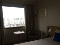 Novotel Paris Tour Eiffel

お部屋はコンパクトな感じ。
でもバスタブ付なので、お風呂には入れます。

Wi-Fiあるけど、通信速度が遅くて使えない。