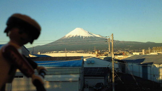 画像の枚数が少なかったため、帰りの新幹線から撮った富士山もおまけでつけてみました。