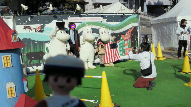 ムーミンとの撮影会。長蛇の列ができていました。
