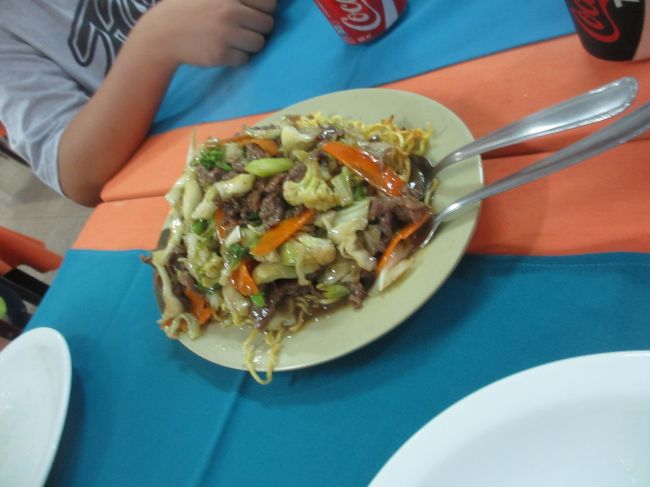 ヤキソバ<br /><br />マカホン・デ・フリット・デ・カルニ