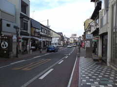 ●成田山表参道

非常に人は少ないですが、やはり場所柄、外国人が目立ちます。
トランジットついでに、日本でも見ていこうかな？？？って感じなのかな？