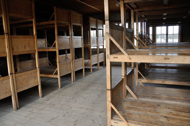 内部は当時のベッドが再現されている。<br /><br />