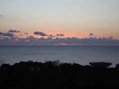 土佐西南大規模公園から日の出を眺めました。
残念ながら曇り空で海からの日の出は拝めませんでした。