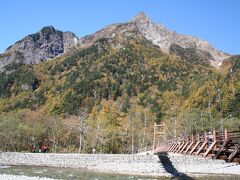 明神橋と明神岳