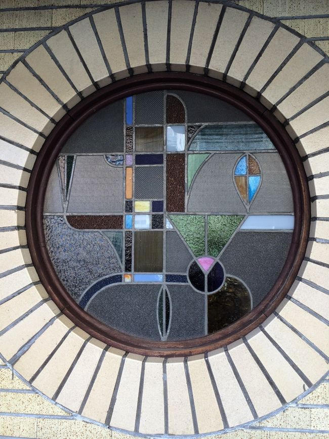 こちらの丸窓はまた違うデザイン。