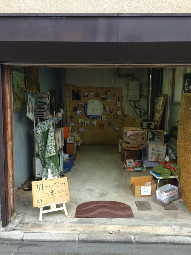 ぷらぷら歩いているとガレージレコード屋に遭遇。