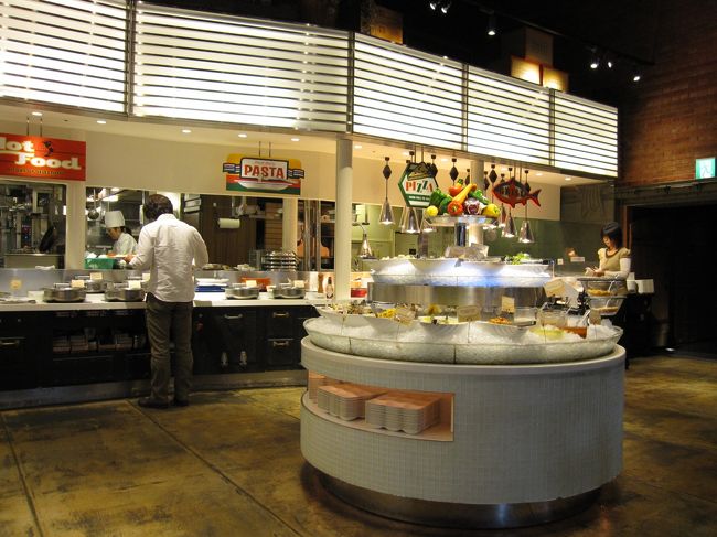 サラダバーも充実。<br />ツナがあるあたり、魚介のお店。