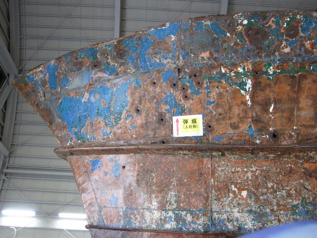 銃撃戦のあとがあります。こちらは射入口。