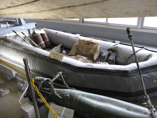 これは工作船内にあった小型ボート。