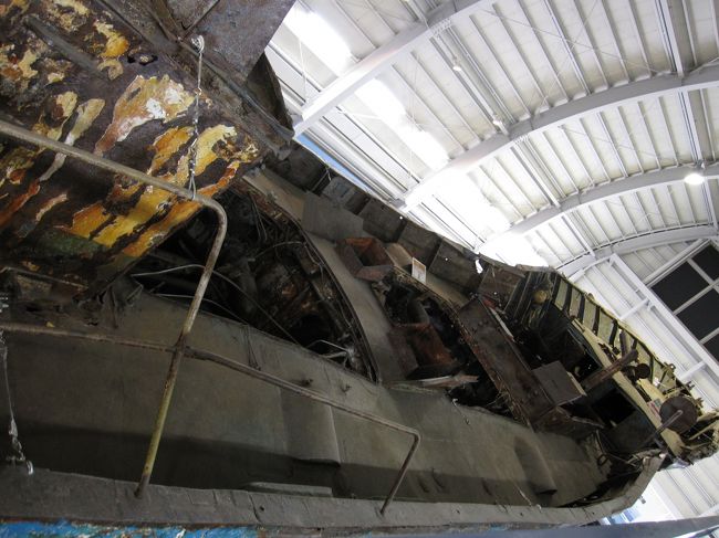 不審船を見おろす形になる。