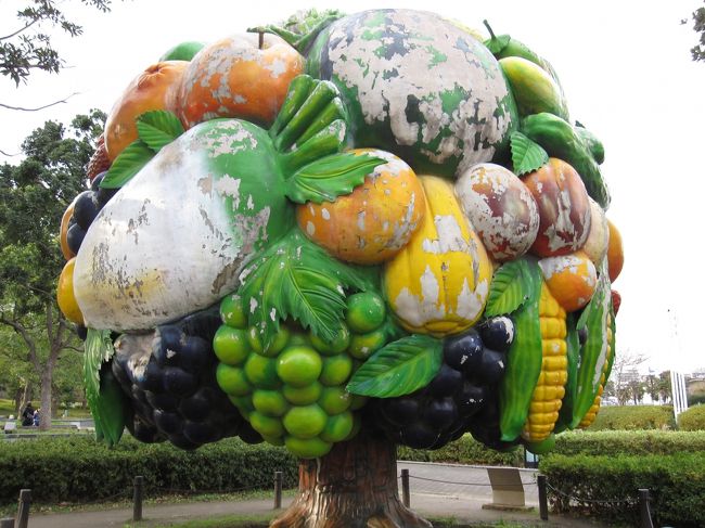 フルーツツリー。<br />これは日韓ワールドカップの記念だったかな？<br />色あせていてあまり見場がよくない。