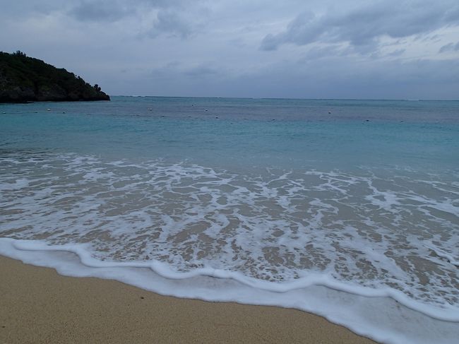 ホテルの前のタイガービーチに下りてきました。