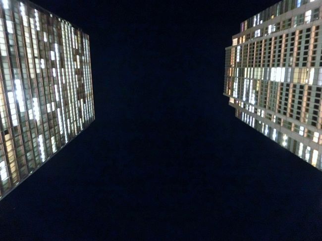 新丸ビルと丸ビルの谷間