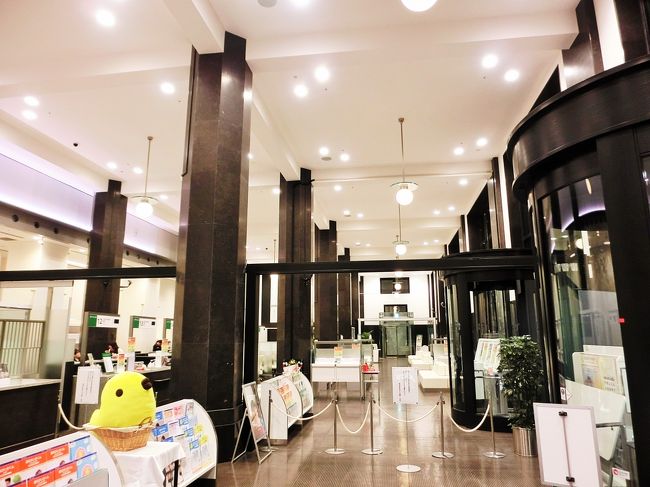 郵便局館内、高い天井！