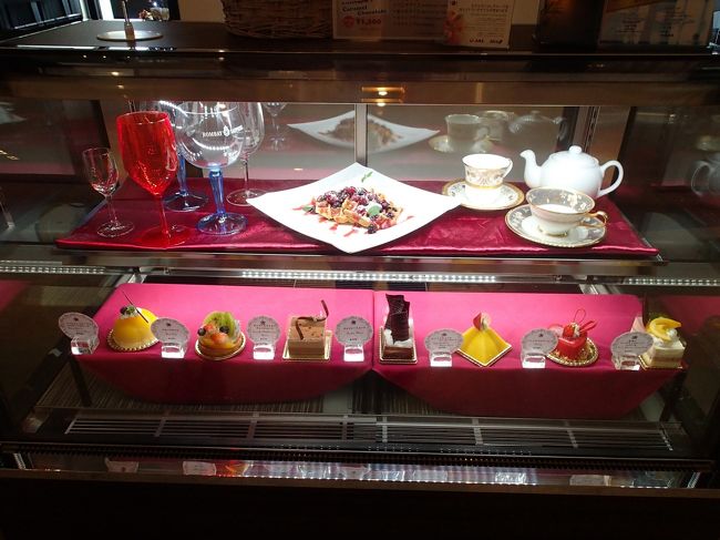 お腹いっぱいになって部屋に戻る途中に<br />また美味しそうなケーキが^^;