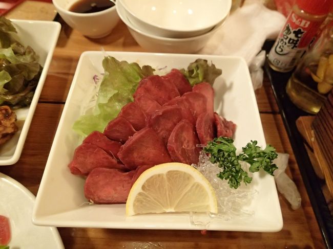 馬刺し<br /><br />カチカチの冷凍でさらにイマイチ<br /><br />アグーのしゃぶしゃぶだけにしたら良かった（苦笑）<br />歩いてホテルまで帰ります！