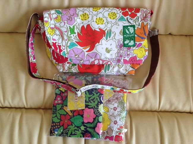 前回なかった形のバッグだと思ったら今日出したとこだって〜<br />私が一番乗り〜♪<br /><br />友達も来年ハワイに持っていく〜って買いましたよ（笑）