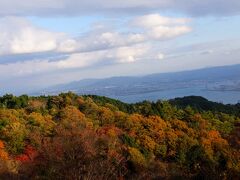 比叡山ドライブウェイより、紅葉と琵琶湖