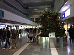JAL101便で伊丹空港に向かいます。
羽田空港
