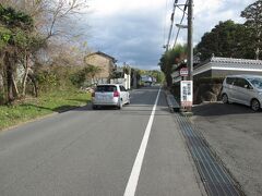 円照寺 (圓照寺)手前
山の辺の道の一部を行きます。
マラソンコースとしては狭くて急な下りです。