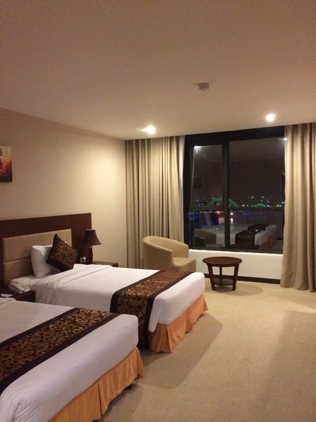 ホテルはMuong Thanh Da Nang Hotelに宿泊。<br />ドラゴン橋から近いが、中心街やビーチに行くのには中途半端な位置にあり、タクシー移動がマストに。