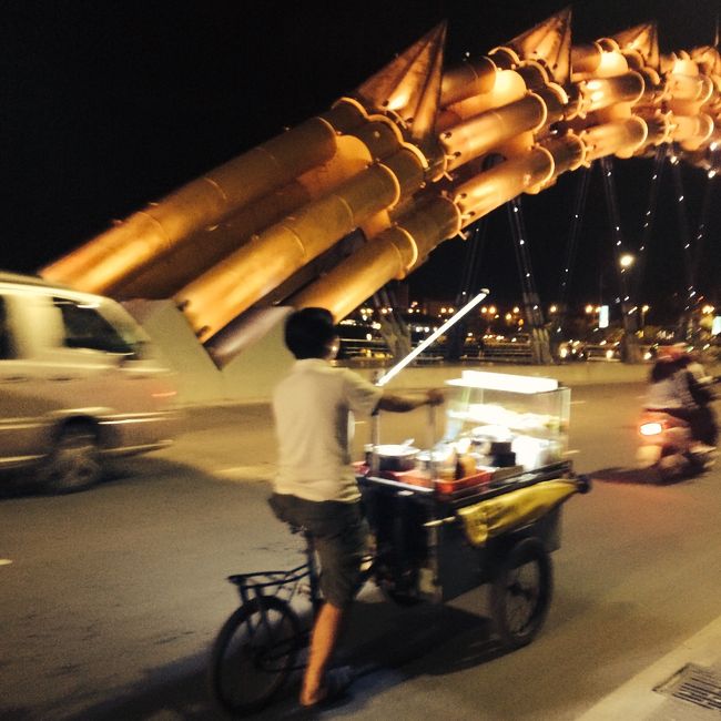 チェーなど、屋台のご飯やも集まる
