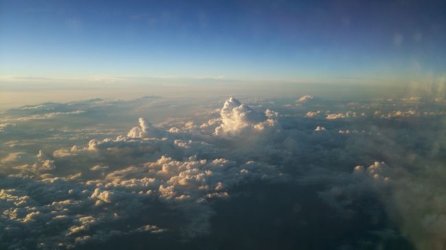 つつがなく離陸し、夕景を望みます