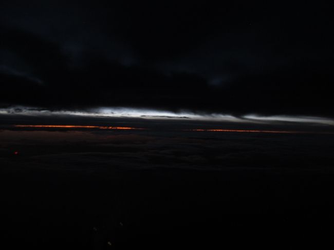 お腹もいっぱいになり、わんこワイン状態で過分に飲み、日もとっぷり暮れたので寝ることとしました。<br /><br />フルフラットシートで爆睡