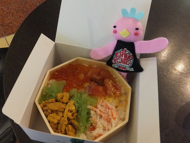 腹ごしらえはちょっと贅沢だけども、<br />テンションあげましょーってことで、<br />大好きな佐藤水産のお弁当♪<br />ＴＶにもよく出る人気のお店ですよね。