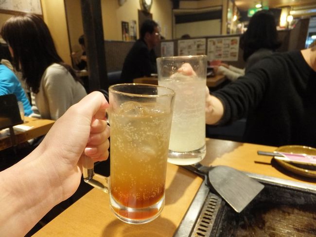 なんとかryonjeちゃんと無事に合流。<br />スマホってすごく便利だな〜、スマホ様々です。<br /><br />まず乾杯〜♪<br />わたしは、大阪ならではのひやしあめサワー！！<br />これが甘くて病みつき！！<br />ひやしあめ、好きです。<br />思わずおかわり。ぷぷっ。<br /><br />