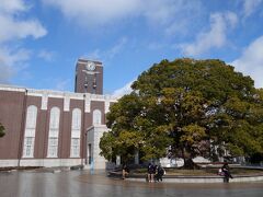 でココまで来たら京都大学の時計台記念会館にあるフレンチレストラン　ラ・トゥールでランチコースをいただきます。
http://www.madoi-co.com/food/la-tour/