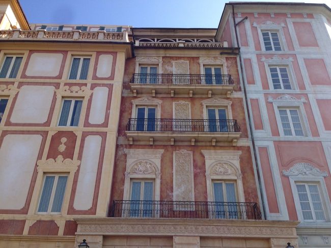 ミラコスタに戻ってから 妻と二人でシーをお散歩〜<br /><br />自分達の泊まってる部屋を外からパシリ〜 <br /><br />テーブルイズウェイティングのショーをまったり観てからお部屋へ戻りました〜