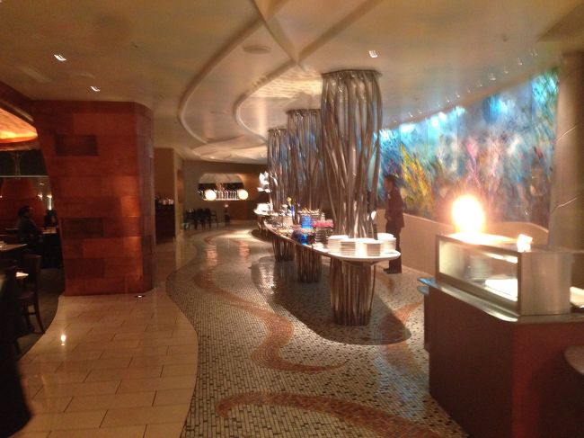 料理は大人向けですね〜<br /><br />いかんせん お酒が高い（笑）<br />私達は夫婦で飲むので 居酒屋感覚で注文すると 大変なことに〜<br /><br />ほどほどに飲んで<br /><br />後は お部屋でファンタズミックを観ながら飲み直しです〜<br /><br />最終日に続く〜<br /><br /><br /><br />