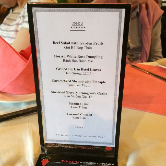 ホイアン名物料理を含むコースだった