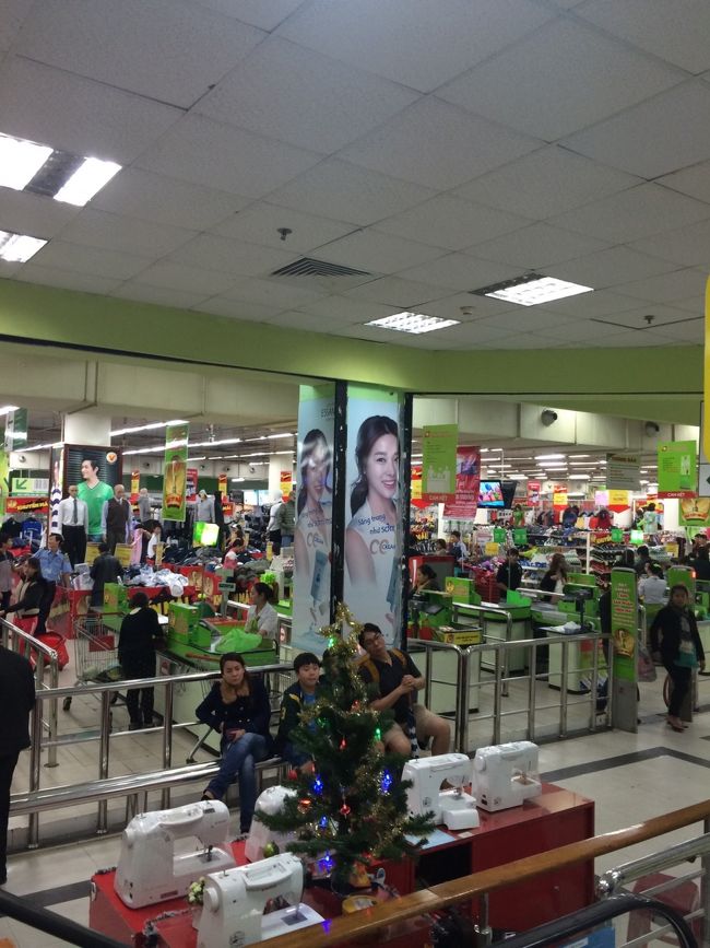 ホテルへ戻り、少し休んでタクシーでダナンのショッピングセンターへ。<br /><br />フランスからきたビックCでお土産を買った。<br />