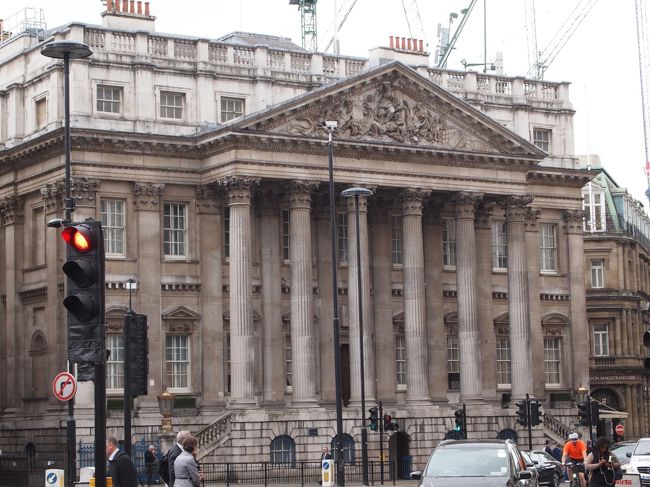 ロンドンのシティの街歩きとテムズ川沿いを歩いています