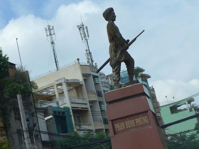 ベトナムのタクシー代は安いと思っていたし、狭いと思っていたけど、かなりの距離を乗ったので、小心な私はドキドキして焦った(~_~メ)