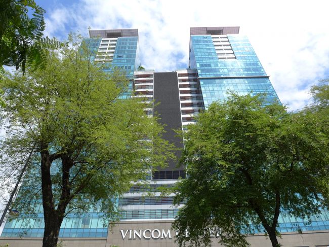 とりあえず、『ビンコンセンター』で、途中下車<br />さっきまでの中華街とは大違いで、キレイに整備されていて、ちとオシャレ♪