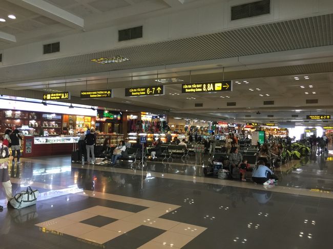 経由地のハノイです。