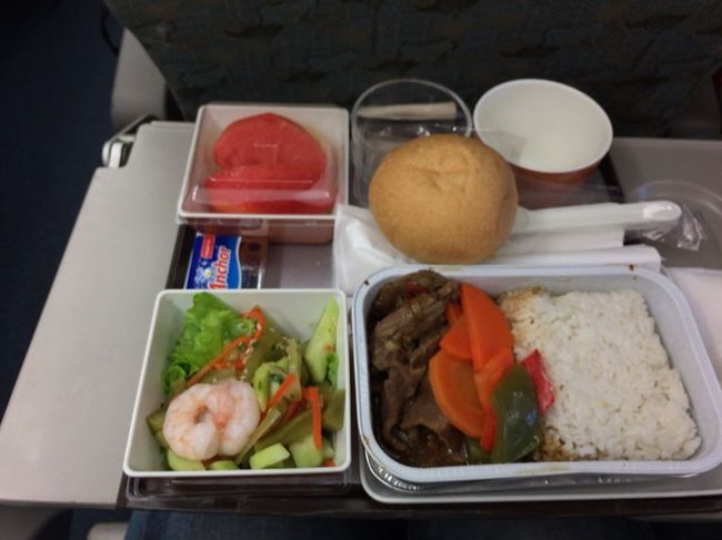 再度、機内食を頂きます。